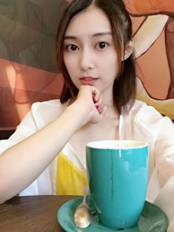 美女學(xué)霸一次通過(guò)中級(jí)會(huì)計(jì)職稱(chēng)考試 你還有什么理由不努力！