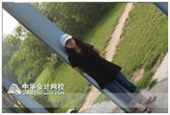 焦小霞：網校的夢想成真系列輔導教材很好，大家可以選擇一套適合自己的，我選擇的是經典題解，聽完課件后直接做題效果很好。在最后的沖刺階段，建議大家一定要聽聽網校的考前串講，這是對全部重要知識點的梳理，有助于我們整體上把握考試課程的重難點,做到心中有數。