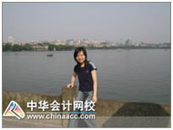 周昱：平時看書做題遇到的問題，網校的答疑板（強力推薦，非常好用）就可以解決大半，還有不明白的與同事討論討論也能解決不少，而且在討論的過程中還可能會有新的認識。
